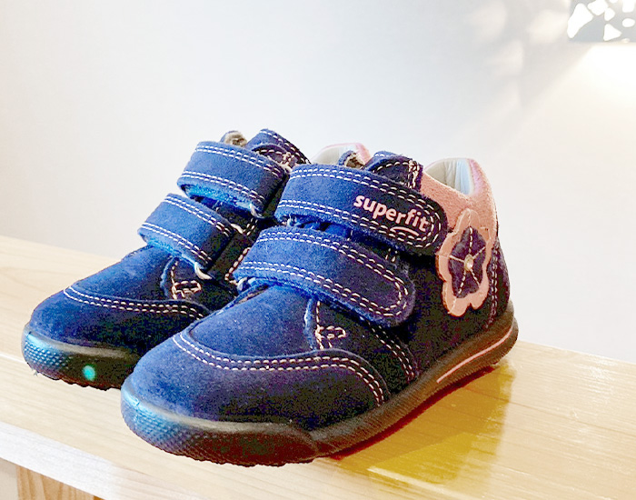 子ども靴の販売ページの写真